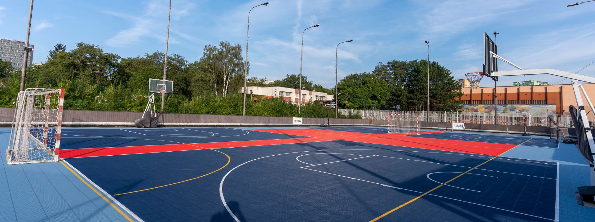 Multifunkční hřiště zavřeno